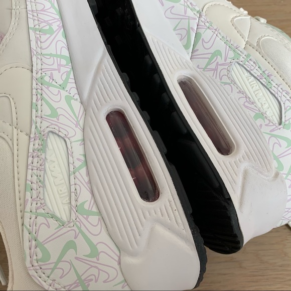 Women Nike Air Max 90 Valentines Day Size 7.5 - Picture 11 of 12